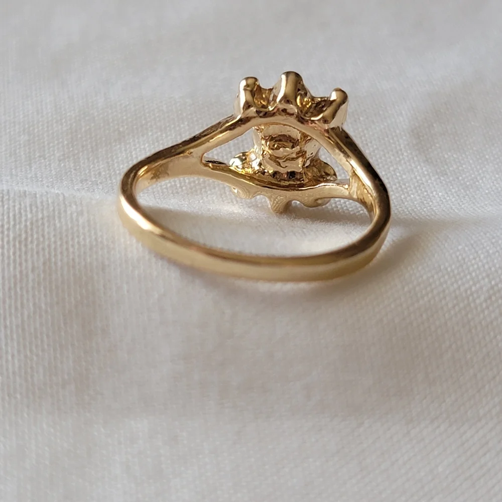 Gold Tone Fashion Ring Rhinestone